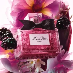 Damesparfum^DIOR Miss Essence, Essence de Parfum - Sappige, Florale & Houtachtige Noten