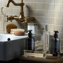 Frans Parfum|Douchegels Heren^Serge Lutens Reinigende gel voor hand en lichaam, Dans le bleu qui pétille