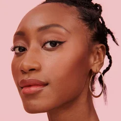 Blush^Benefit Rouge Starlaa, Rosé-brons gekleurd