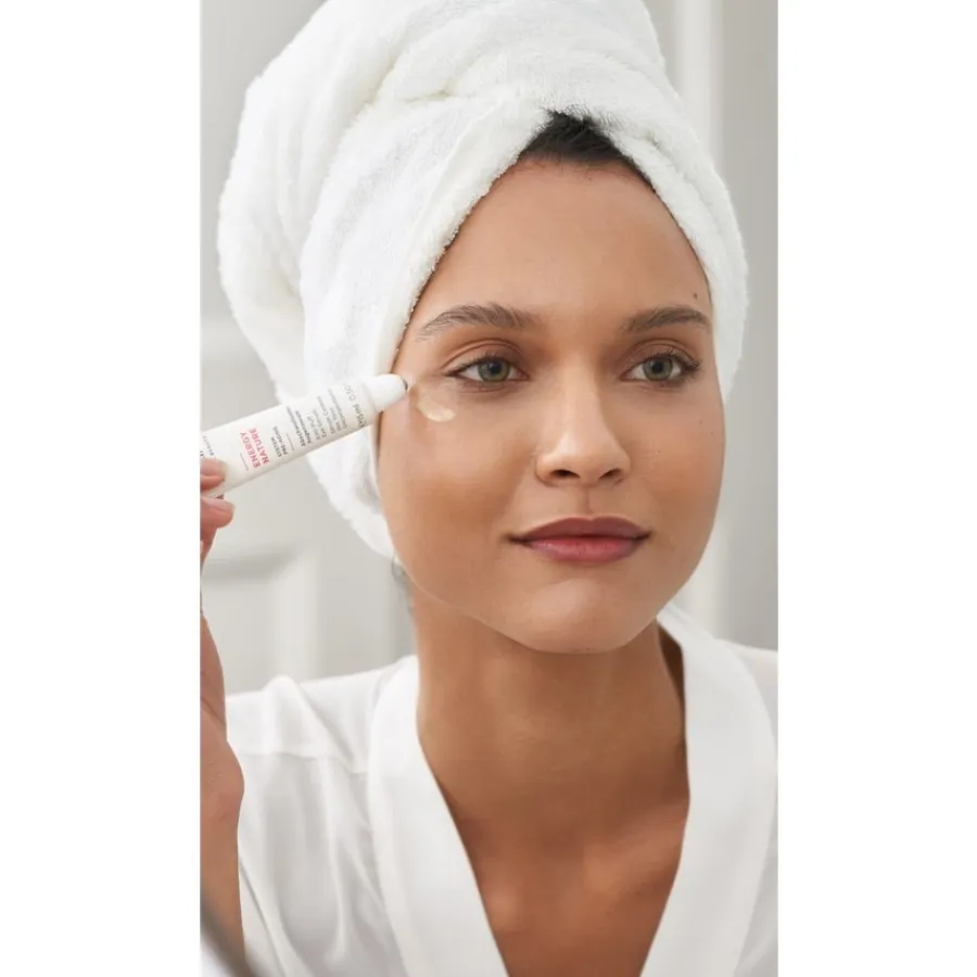 Oogserum^ANNEMARIE BÖRLIND Slinkend oogserum