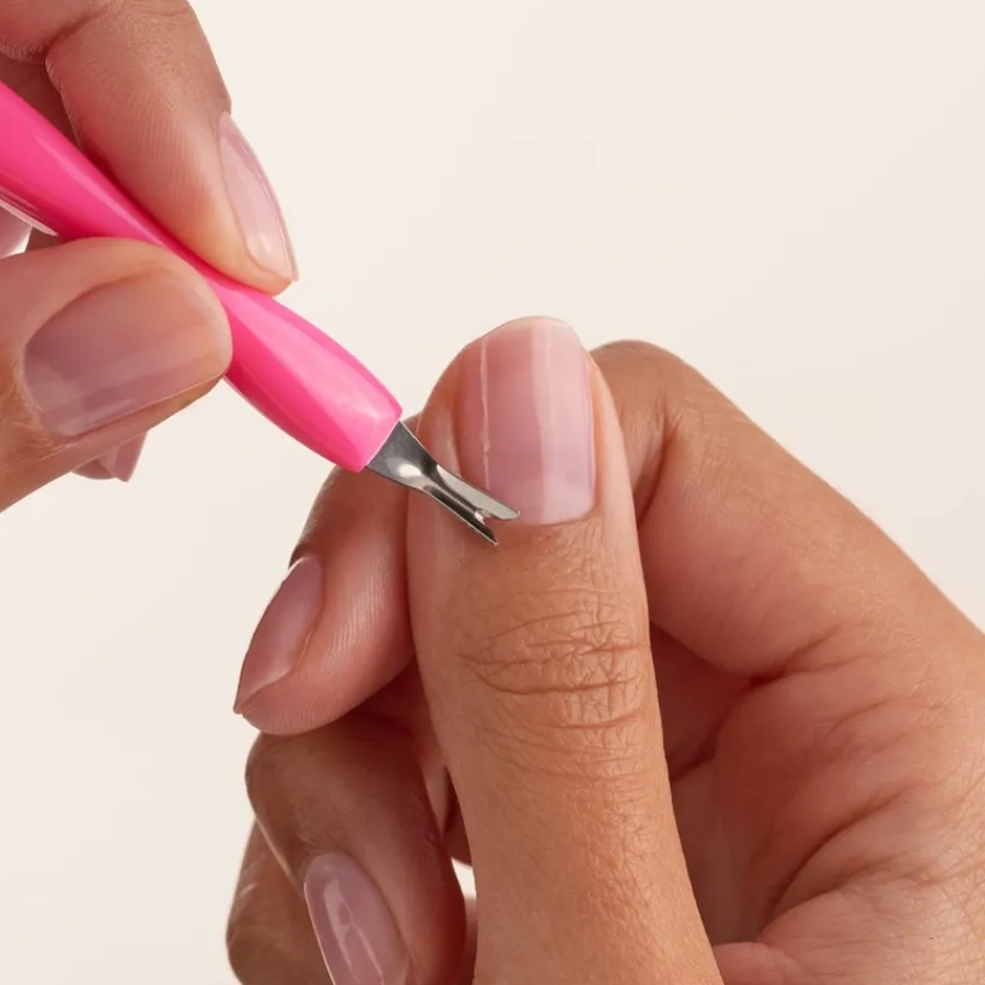 Nagels|Make-Upsponzen^Essence The Cuticle Trimmer